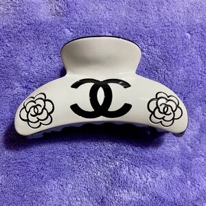 Chanel GWP VIPs Hair Claw 4”